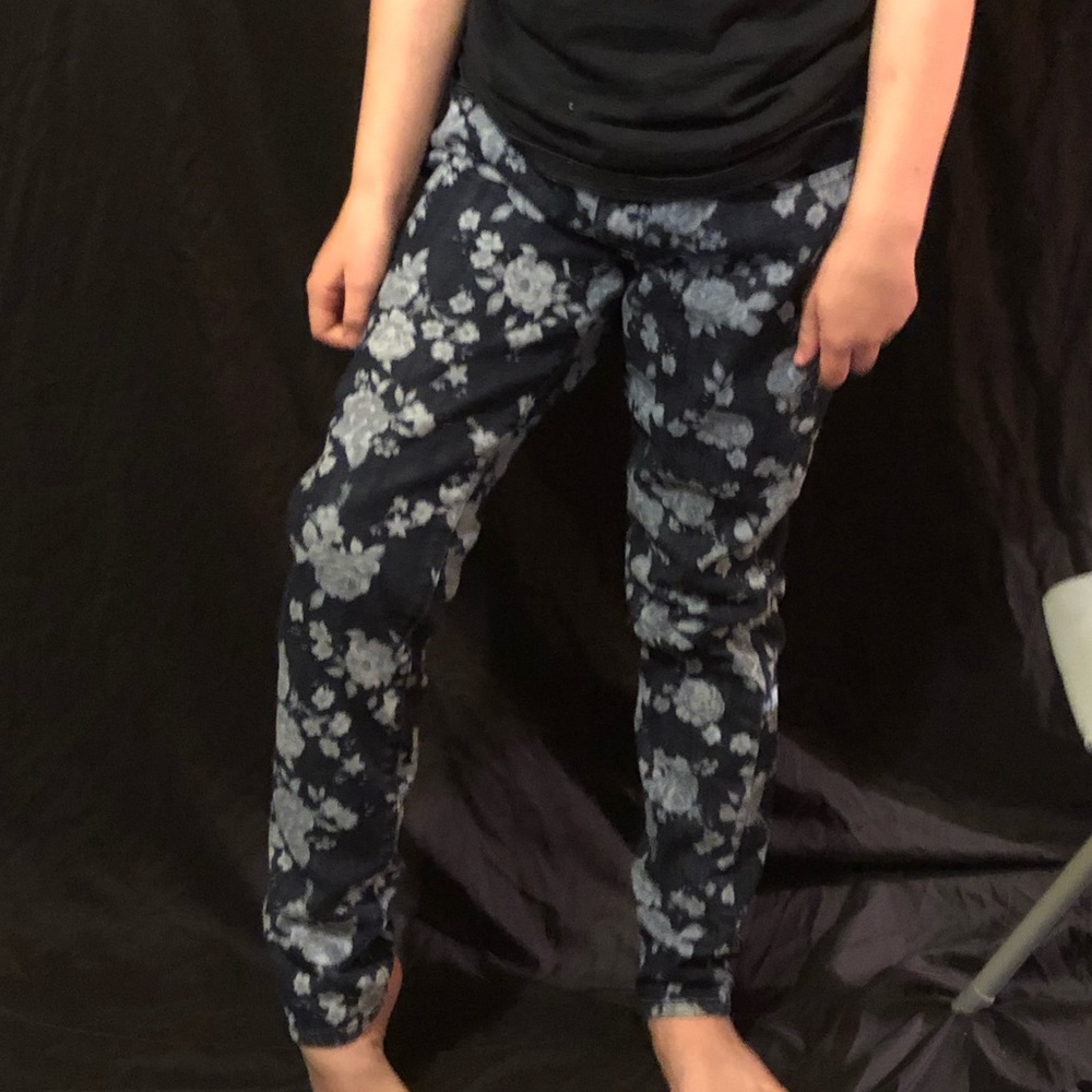 American Eagle rose patterned jeans